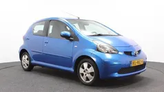 Blauw, metallic lak Gebruikt 2009 Toyota Aygo Comfort Hatchback | € 3.995 (Eerlijke prijs)