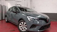 Grijs Gebruikt 2020 Renault Clio V Life Sedan | € 11.490 (Eerlijke prijs)