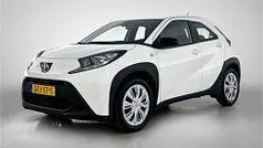 Wit metallic Gebruikt 2024 Toyota Aygo Play Hatchback | € 17.445 (Eerlijke prijs)