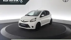 Wit Gebruikt 2013 Toyota Aygo Hatchback | € 4.950 (Eerlijke prijs)