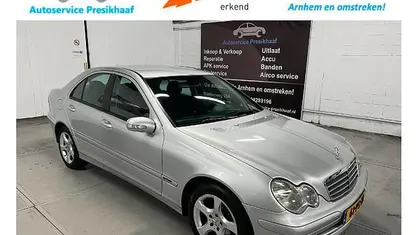 Grijs Occasion 2004 Mercedes C180 Classic Sedan | € 2.495 (Eerlijke prijs)