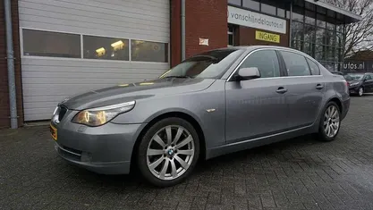 Grijs (metallic) Gebruikt 2008 BMW 523 Executive Sedan | € 7.750 (Eerlijke prijs)