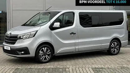 Gris highland tekqa (licht zilver) Occasion 2024 Renault Trafic MPV | € 37.500 (Eerlijke prijs)