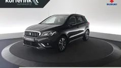 Zwart, metallic lak Gebruikt 2021 Suzuki SX4 S-Cross Style SUV | € 21.950 (Eerlijke prijs)