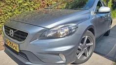 Grijs, metallic lak Gebruikt 2015 Volvo V40 Business Edition Stationwagen | € 5.300 (Eerlijke prijs)
