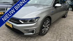 Grijs, metallic lak Gebruikt 2016 VW Passat GTE Sedan | € 15.950 (Eerlijke prijs)