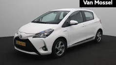 Wit Gebruikt 2017 Toyota Yaris Hybrid Design Hatchback | € 15.395 (Eerlijke prijs)