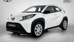 Gebruikt 2025 Toyota Aygo Play Hatchback | € 21.250 (Eerlijke prijs)