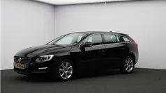 Gebruikt 2016 Volvo V60 Momentum Stationwagen | € 17.950 (Eerlijke prijs)