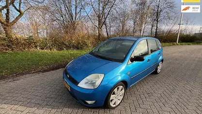 Blauw (metallic) Gebruikt 2004 Ford Fiesta Futura Hatchback | € 1.450 (Eerlijke prijs)