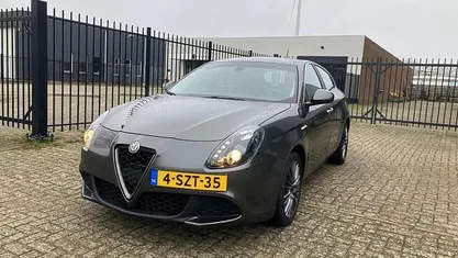 Occasion 2013 Alfa Romeo Giulietta Distinctive Hatchback | € 6.950 (Eerlijke prijs)