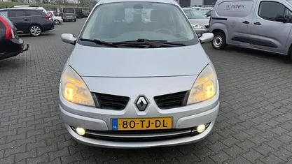 Gebruikt 2006 Renault Scénic II Dynamique MPV | € 999 (Goede deal)