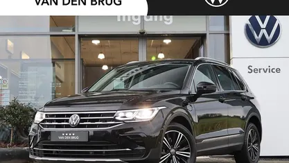 Zwart Gebruikt 2022 VW Tiguan Elegance SUV | € 33.245 (Goede deal)