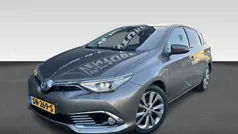 Grijs Gebruikt 2017 Toyota Auris Hybrid Hatchback | € 14.930 (Super prijs)