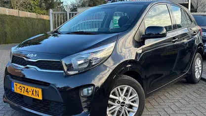 Zwart (metallic) Occasion 2023 Kia Picanto Hatchback | € 13.890 (Eerlijke prijs)