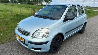 Blauw Gebruikt 2004 Toyota Yaris Hatchback | € 1.749 (Goede deal)