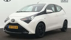 Wit Gebruikt 2019 Toyota Aygo X-play Hatchback | € 11.995 (Eerlijke prijs)
