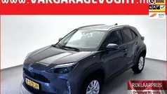 Grijs, metallic lak Gebruikt 2022 Toyota Yaris Cross Active SUV | € 26.950 (Eerlijke prijs)
