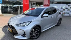 Grijs Gebruikt 2020 Toyota Yaris Hatchback | € 18.400 (Eerlijke prijs)