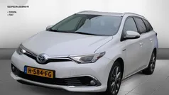 Wit Gebruikt 2016 Toyota Auris Hybrid Executive Stationwagen | € 11.950 (Goede deal)