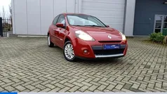 Rood Gebruikt 2011 Renault Clio II Collection Hatchback | € 2.940 (Eerlijke prijs)