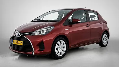 Rood Occasion 2015 Toyota Yaris Hybrid Hatchback | € 12.945 (Goede deal)