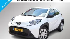 Gebruikt 2024 Toyota Aygo Play Hatchback | € 18.299 (Eerlijke prijs)