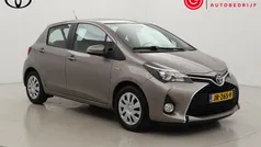 Bruin Gebruikt 2015 Toyota Yaris Hybrid Hatchback | € 13.499 (Eerlijke prijs)