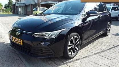 Zwart Gebruikt 2021 VW Golf VII Style Hatchback | € 17.900 (Eerlijke prijs)