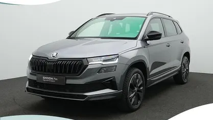 Grijs Gebruikt 2024 Skoda Karoq SportLine SUV | € 36.900 (Eerlijke prijs)