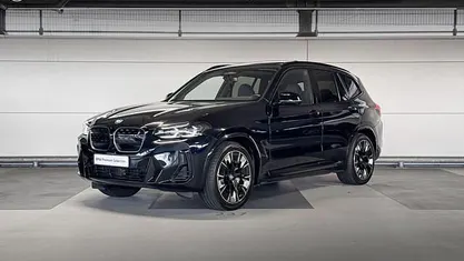 M carbonschwarz Gebruikt 2023 BMW iX3 Executive SUV | € 48.900 (Eerlijke prijs)