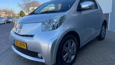 Grijs, metallic lak Gebruikt 2009 Toyota iQ Hatchback | € 7.850 (Eerlijke prijs)