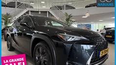 Zwart Gebruikt 2019 Lexus UX 250h Luxury Line SUV | € 28.250 (Eerlijke prijs)
