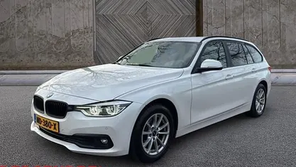 Wit Gebruikt 2015 BMW 318 Sport Line Stationwagen | € 9.950 (Super prijs)