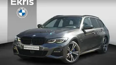Grijs Gebruikt 2022 BMW 330e M Sport Stationwagen | € 37.850 (Eerlijke prijs)