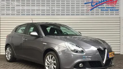 Grijs Gebruikt 2017 Alfa Romeo Giulietta Distinctive Hatchback | € 14.400 (Goede deal)
