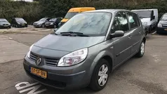 Grijs Gebruikt 2005 Renault Scénic II MPV | € 750 (Goede deal)