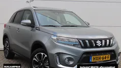 Grijs Gebruikt 2024 Suzuki Vitara Style SUV | € 30.450 (Eerlijke prijs)