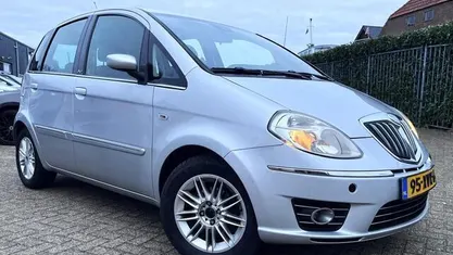 Occasion Lancia Musa 97 PK (71 kW) 2011 Grijs MPV