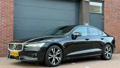 Zwart (metallic) Gebruikt 2020 Volvo S60 R-Design Sedan | € 27.850 (Goede deal)