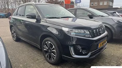 Occasion 2023 Suzuki Vitara Style SUV | € 24.895 (Eerlijke prijs)