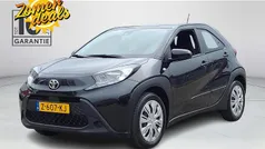 Zwart Gebruikt 2024 Toyota Aygo Play Hatchback | € 17.445 (Eerlijke prijs)