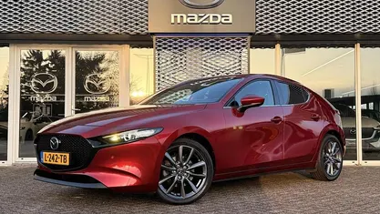 Rood Occasion 2021 Mazda 3 Sportive Hatchback | € 20.590 (Eerlijke prijs)