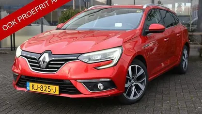 Rood Gebruikt 2016 Renault Mégane GrandTour Bose Edition Stationwagen | € 10.900 (Eerlijke prijs)
