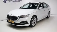 Wit Gebruikt 2023 Skoda Octavia Business Line Stationwagen | € 27.950 (Super prijs)