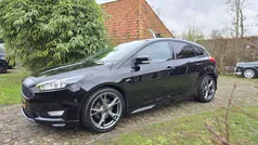 Zwart Gebruikt 2017 Ford Focus ST-Line Hatchback | € 12.950 (Eerlijke prijs)