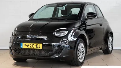 Zwart Gebruikt 2022 Fiat 500e Action Hatchback | € 13.990 (Eerlijke prijs)
