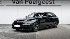 Zwart, metallic lak Gebruikt 2023 BMW 520 Comfort Edition Stationwagen | € 48.900 (Goede deal)