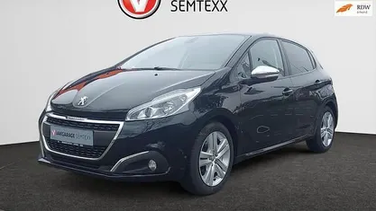 Gebruikt 2019 Peugeot 208 Signature Sky Hatchback | € 7.950 (Eerlijke prijs)