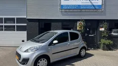 Grijs, metallic lak Gebruikt 2013 Peugeot 107 Envy Hatchback | € 4.444 (Eerlijke prijs)